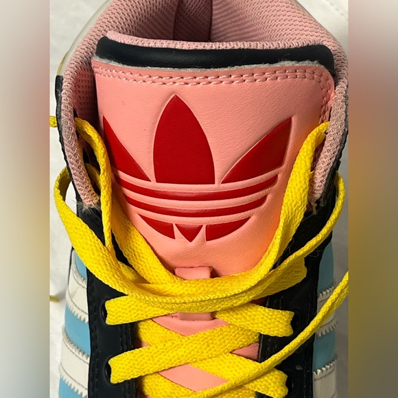 Adidas Woman’s High-Top Hard Court Sneakers Red, Blue, Pink & Yellow SZ 5.5 - Picture 3 of 12